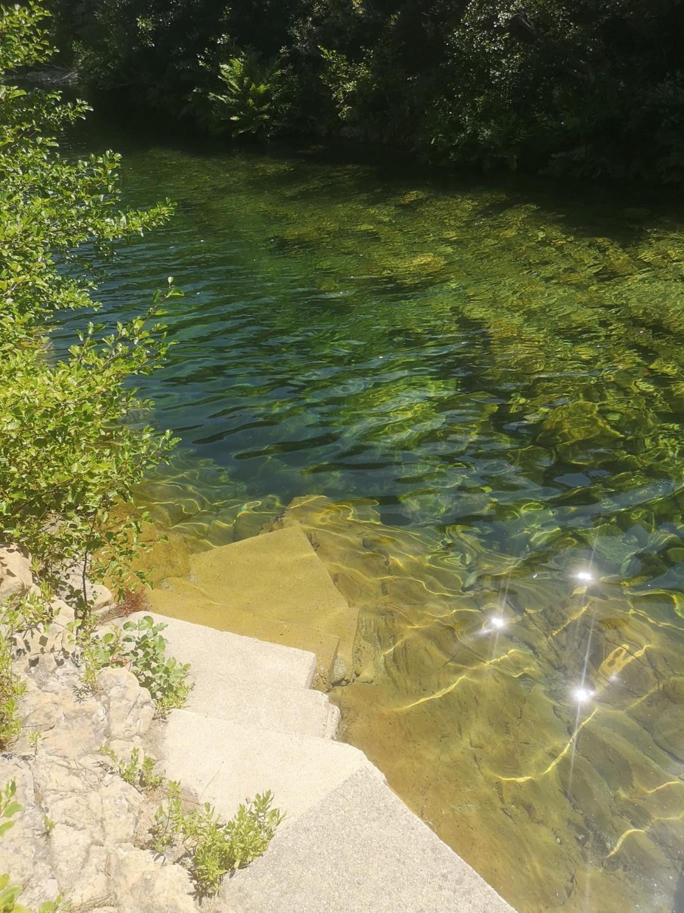 Villa Les Pieds Dans L'Eau Le Pont du Travo Екстериор снимка